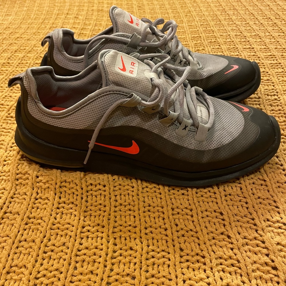 Nike Shoes Axis 9.5